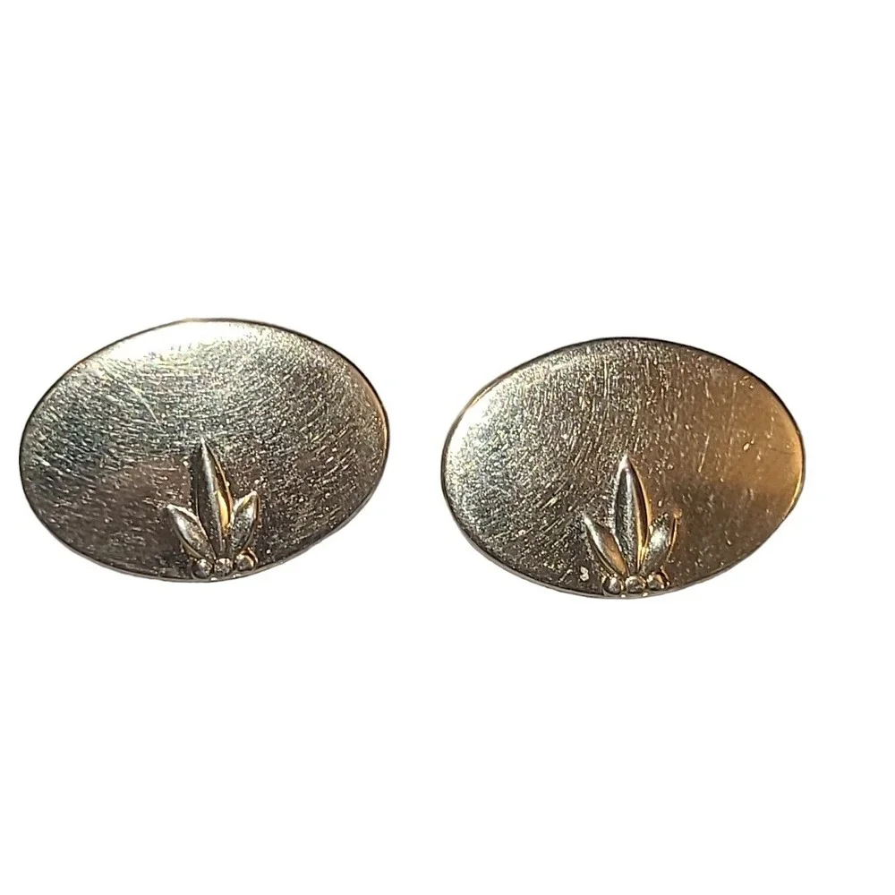 Vintage Swank Gold Tone Oval‎ Disc With Leaf Classic Men's Cufflinks